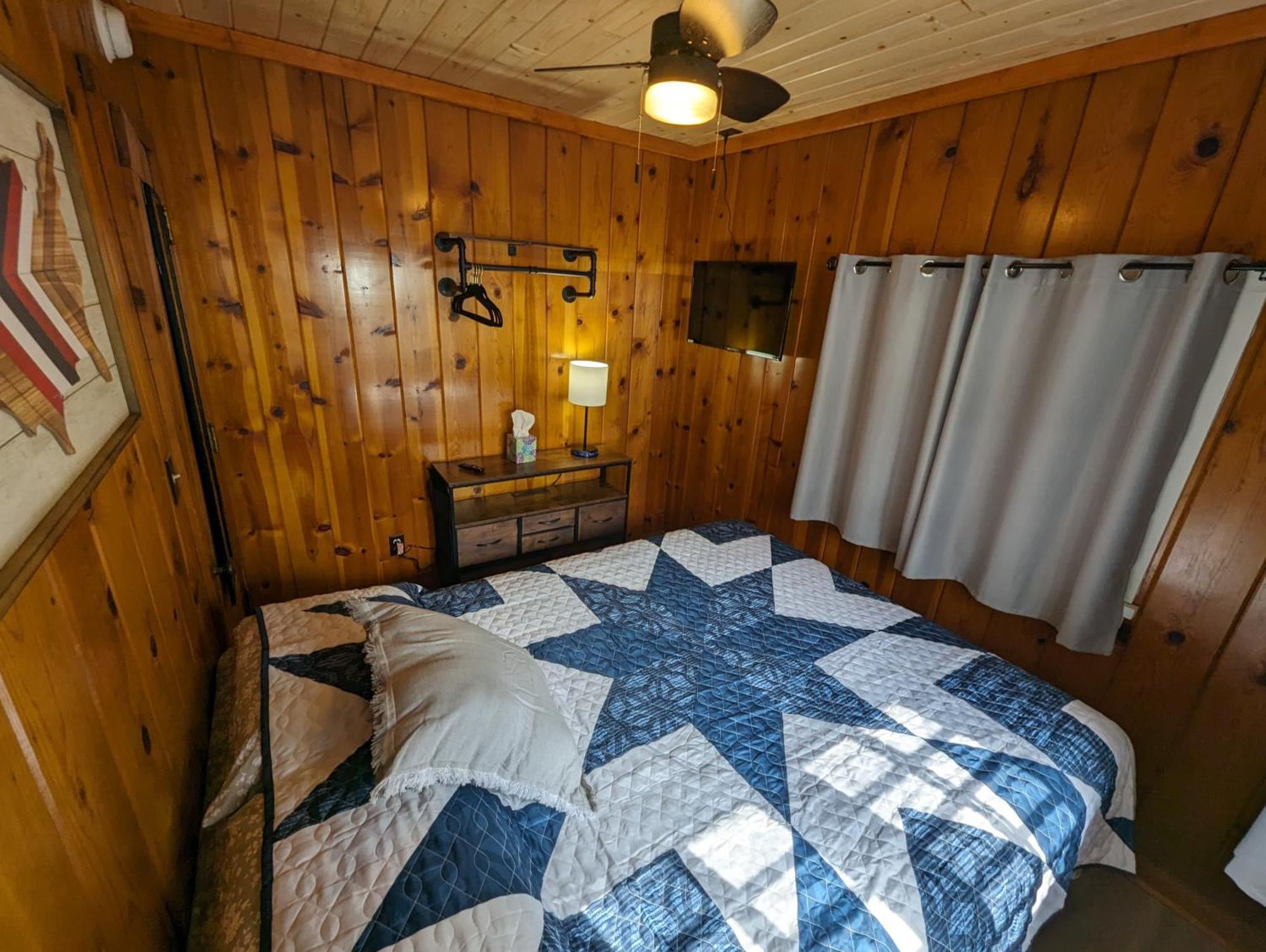 Riverside Point Resort Motel Park Rapids Room photo
