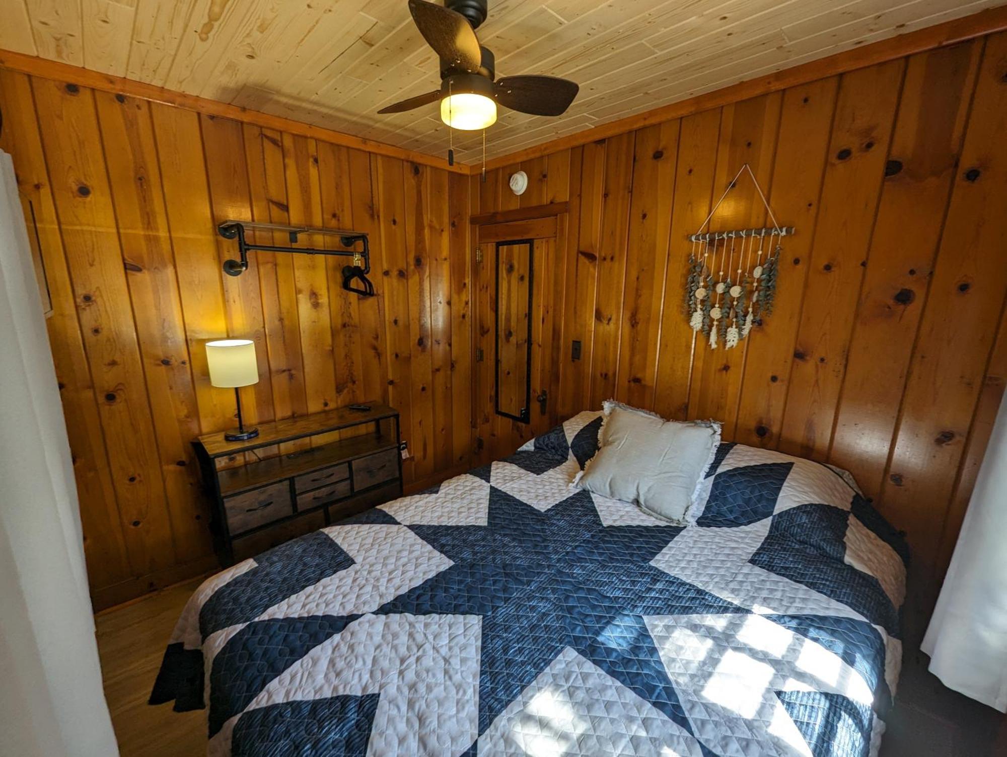 Riverside Point Resort Motel Park Rapids Room photo